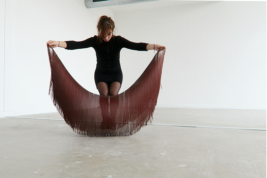 Marta Cristini, Rideau-chorégraphie à deux (photo de la performance), 2016